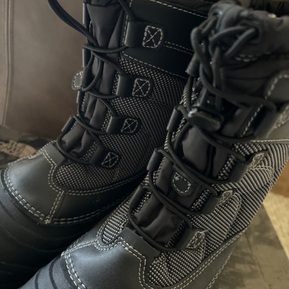 ❄️ The North Face Youth Winter Boots -size 6 - Picture 3 of 8